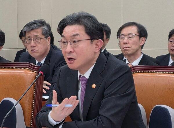 금융위, 원화 스테이블코인 제도화 막바지 협의·해외자금 유출 우려 제기 관련 이미지