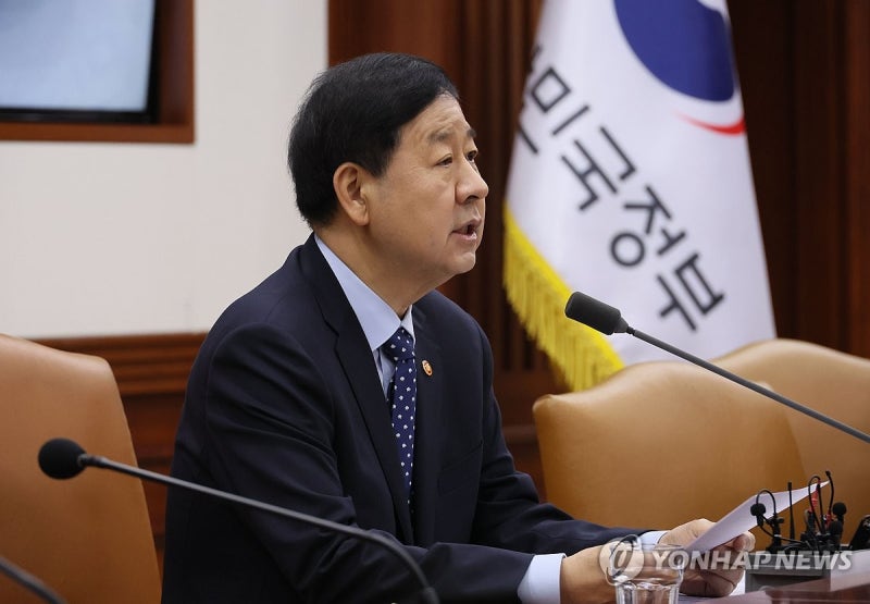 정부, 석유 최고가격제 2주 단위 시행 및 1800원 해제 기준 발표 관련 이미지