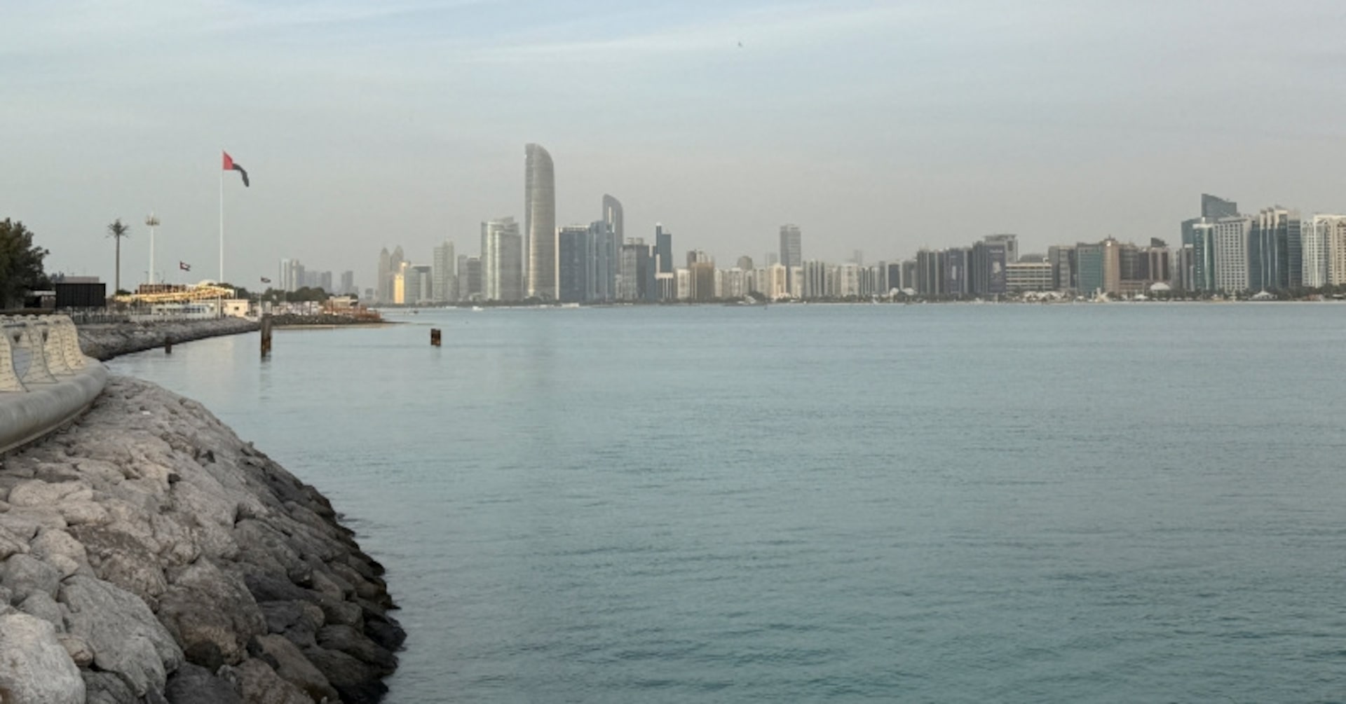 UAE 바라카 원전 드론 공격 및 에너지 인프라 위기 관련 이미지