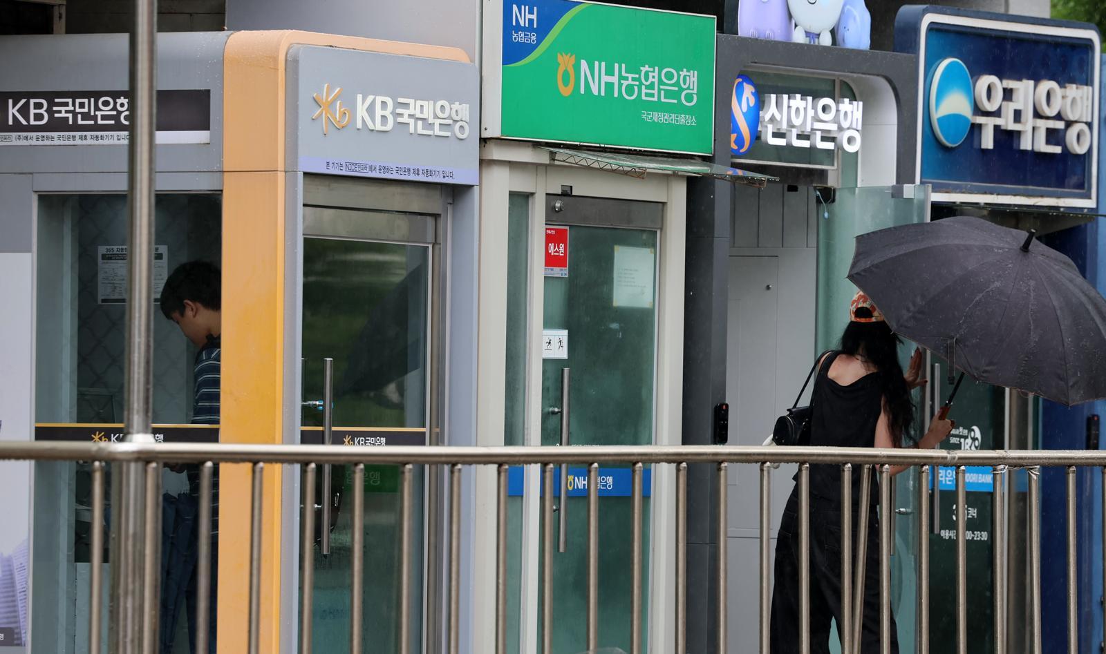 집값 잡자니 취약차주 걱정…한은, 추가 금리인상 '딜레마' 관련 이미지
