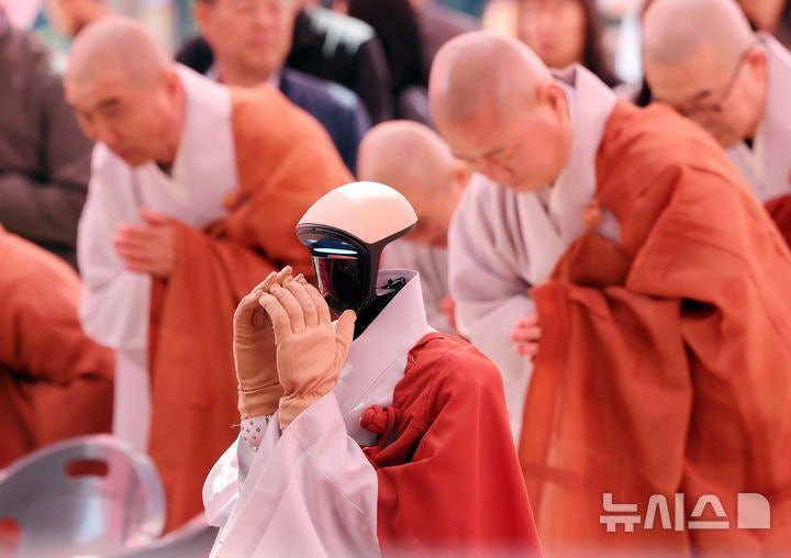 로봇 승려 '가비' 조계종 최초 수계식 진행 관련 이미지