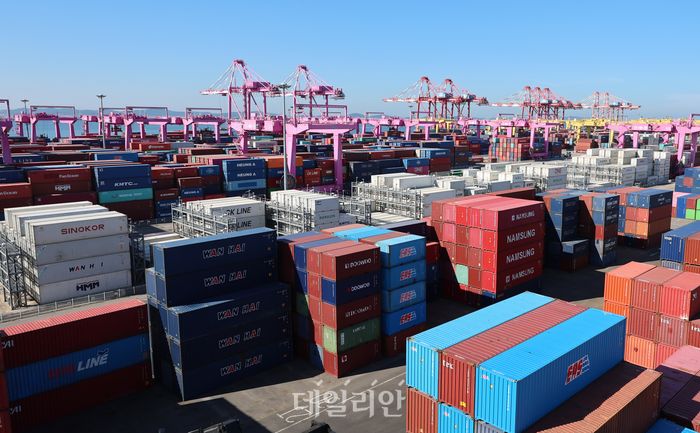 9월 1~10일 수출 350억 달러 ‘역대 최대’…반도체가 절반 가까이 견인 관련 이미지