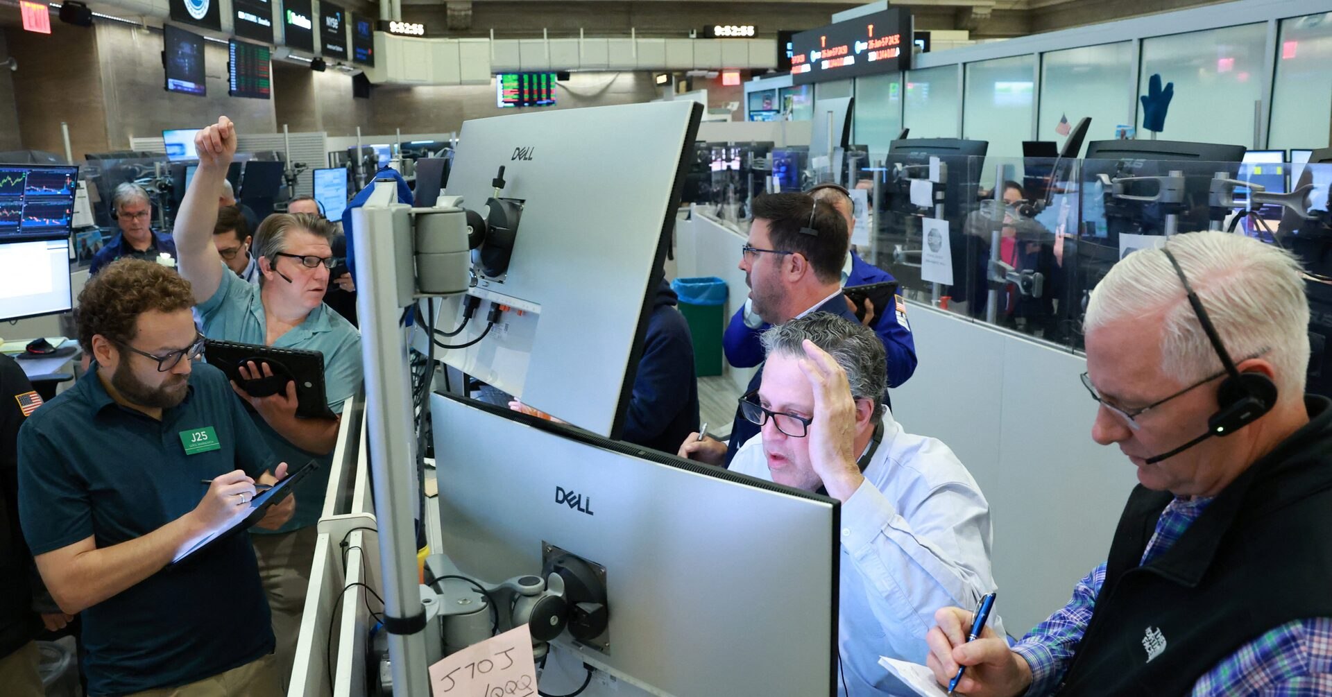 S&P 500, 나스닥 강세에 AI 기술과 마이크론 고성장 주도 관련 이미지