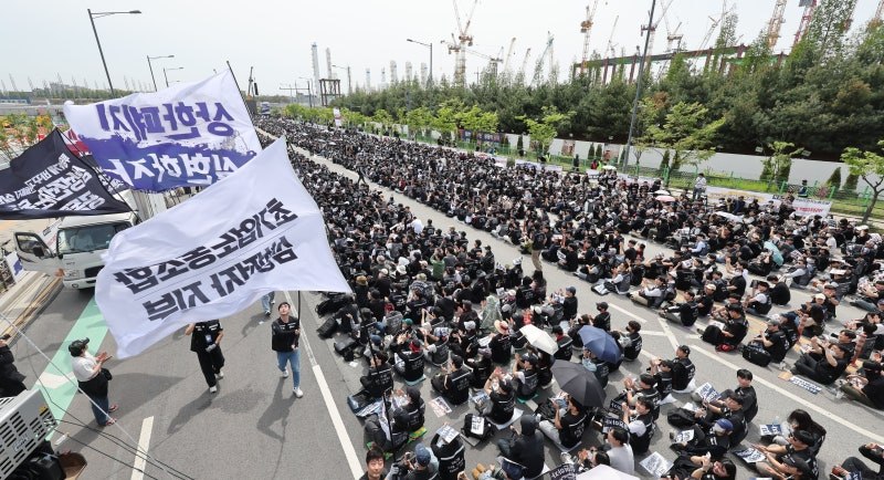 삼성전자, SK하이닉스 반도체 생산량 조절 소식 관련 이미지