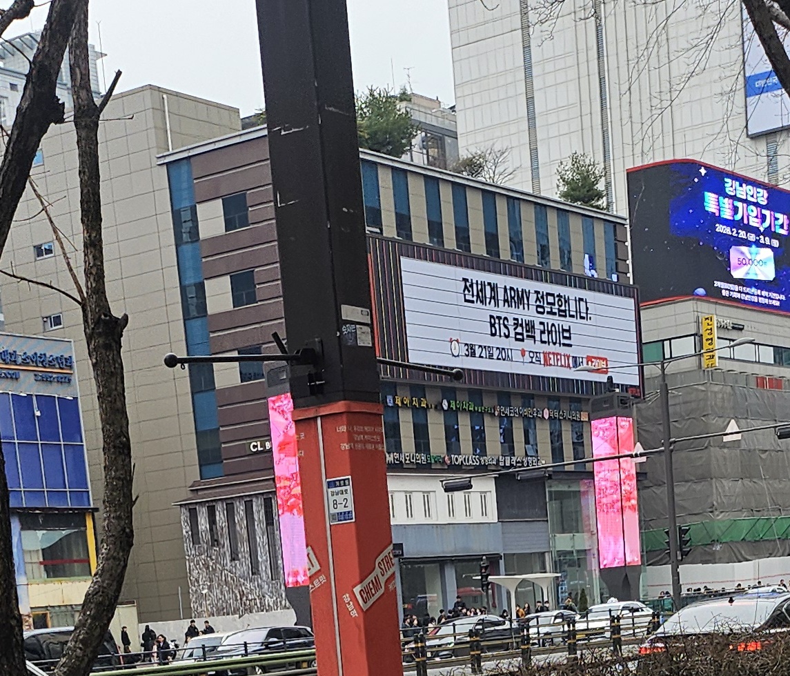 넷플이 라이브 콘텐츠도 많이 준비하네요